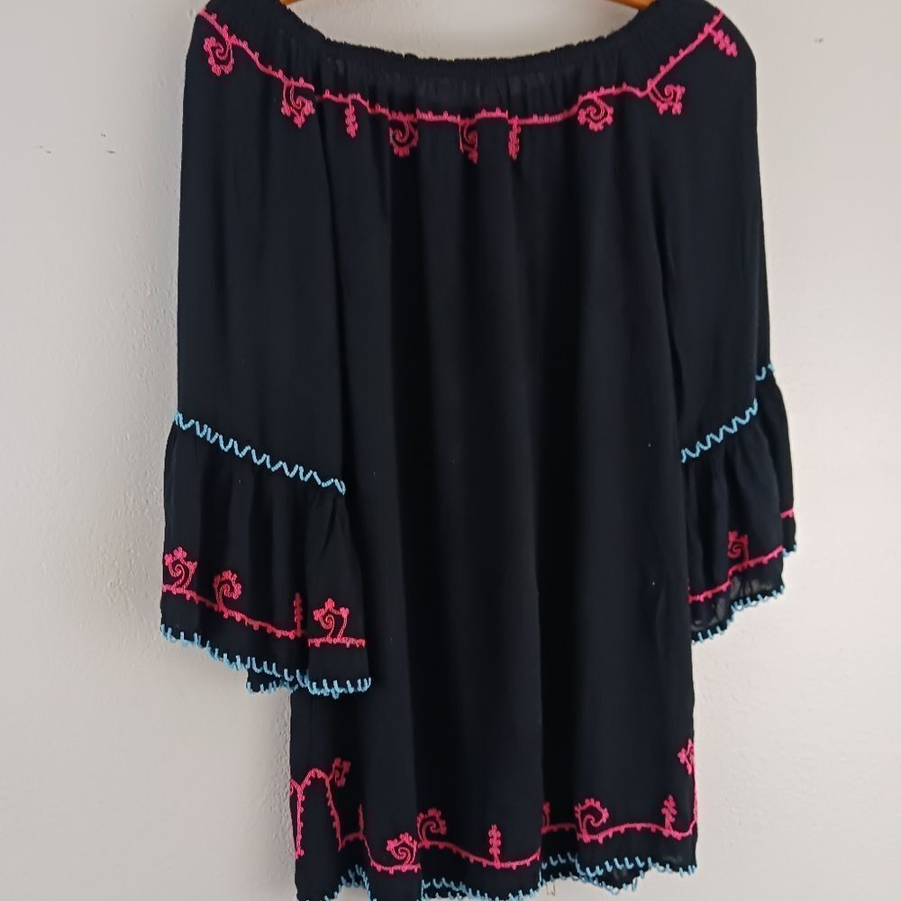 Lagaci off the shoulder embroidered long sleeve black k blouse size S